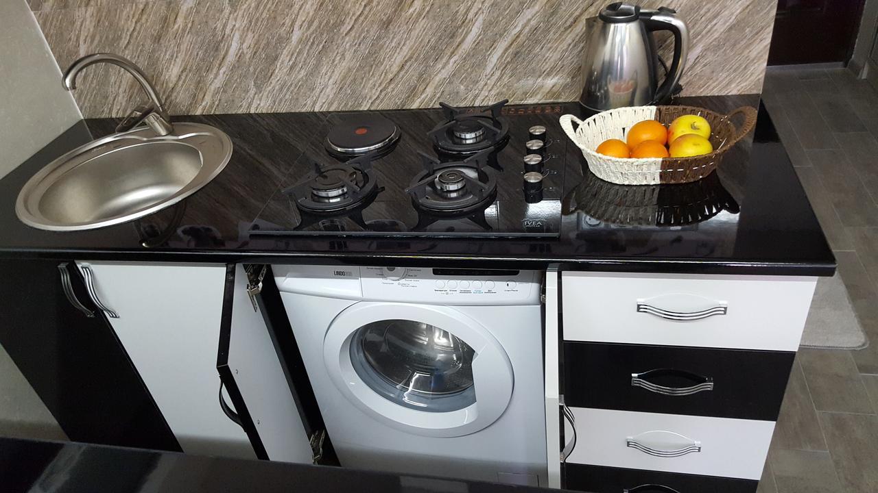 Roini Apartment Батумі Екстер'єр фото