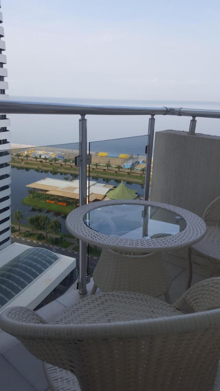 Roini Apartment Батумі Екстер'єр фото